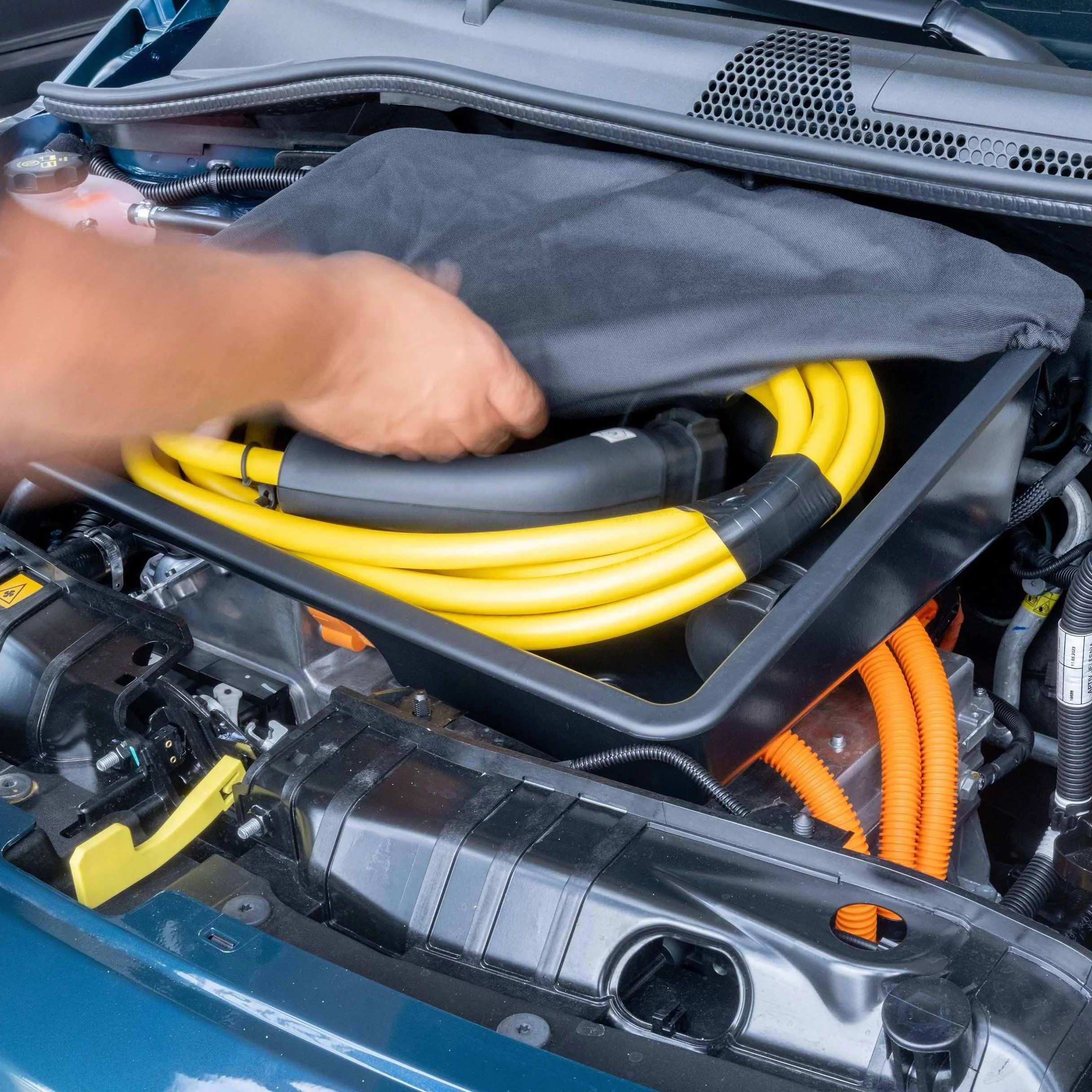 rati Frunk kompatibel für FIAT 500e 2020- |Erweiterter Front-Stauraum. Perfekt für Ladekabel, Zubehör & Werkzeuge. Hervorragende Passgenauigkeit, einfache Montage, höchste Qualität