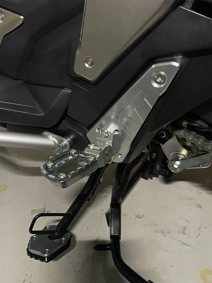 MOQIAOSEIKO CNC Aluminium Motorrad klappbare Beifahrer Fußrasten hinten Pedal für Honda XADV750 X ADV X-ADV 750 2021 2022 2023 2024 2025