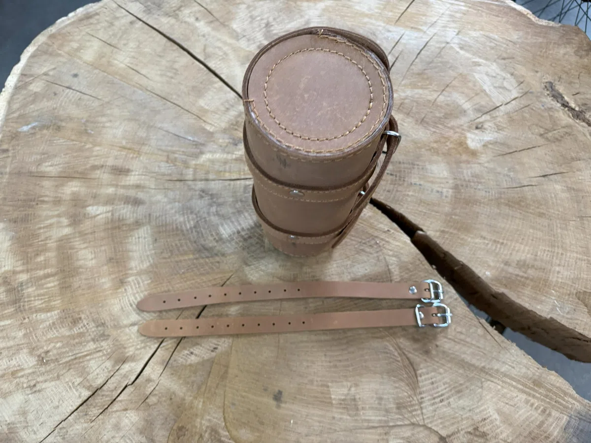 Lenkerrolle Hellbraun Light Brown Lederrolle Bugrolle Werkzeug kompatibel mit HD Harley Davidson Leder Motorrad Werkzeugtasche Schwinge Rolle