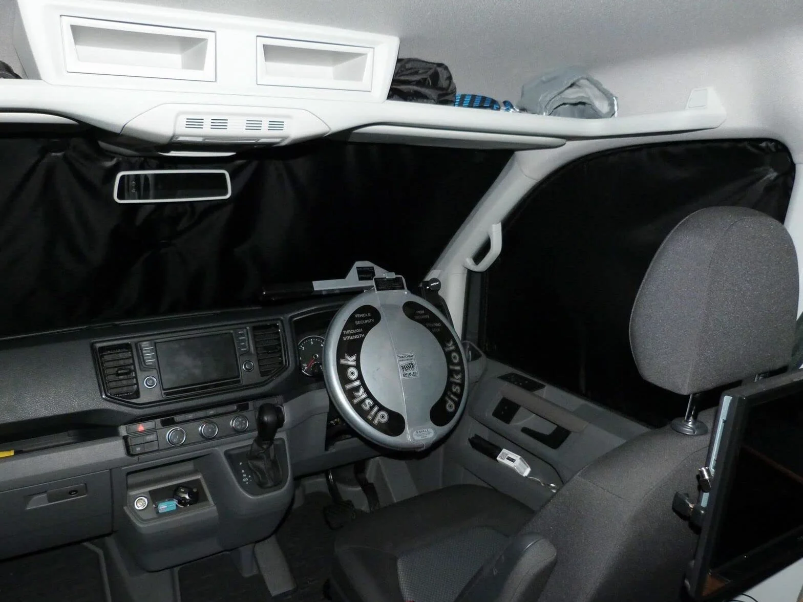 Fensterrollo-Set Kombatibel Mit VW Caddy (2004-2020)(Komplettes Set + Scheunentor) Rückenfarbe in Anthrazit, Reversibel und Thermisch